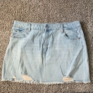 Wild Fable light wash distressed jeans skirt